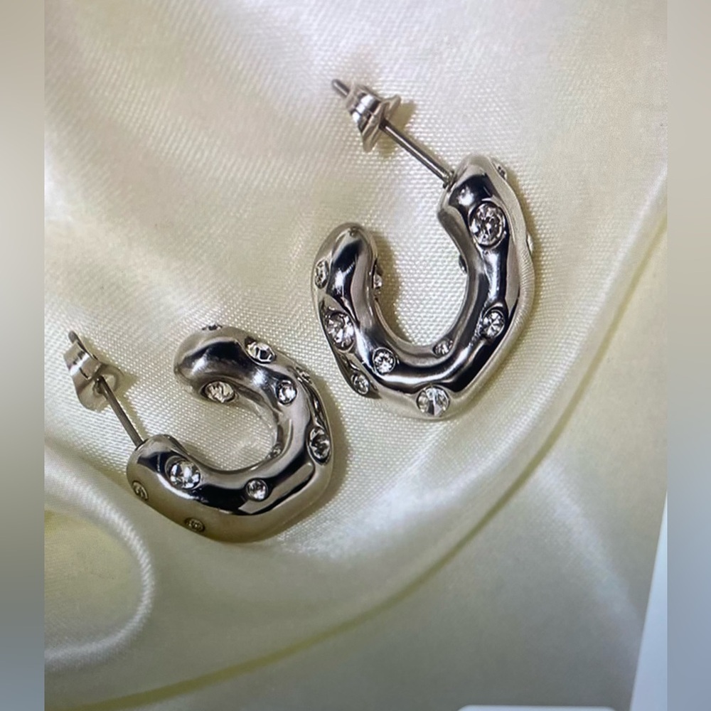 Anthropologie Silver plated Pearl Hopper earrings - Picture 5 of 5